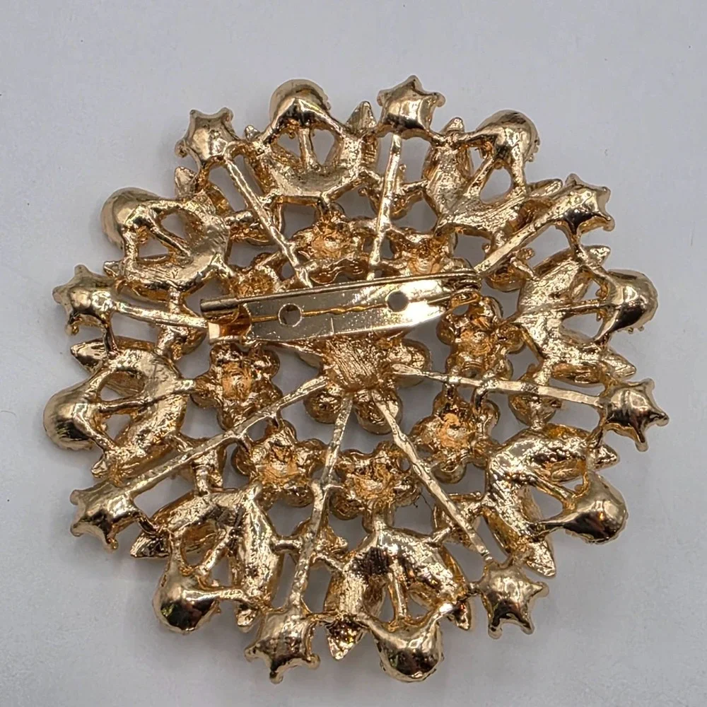 Sparkling Snowflake Brooch Rhinestone Crystal‎ Gold Tone Round Pin Jewelry